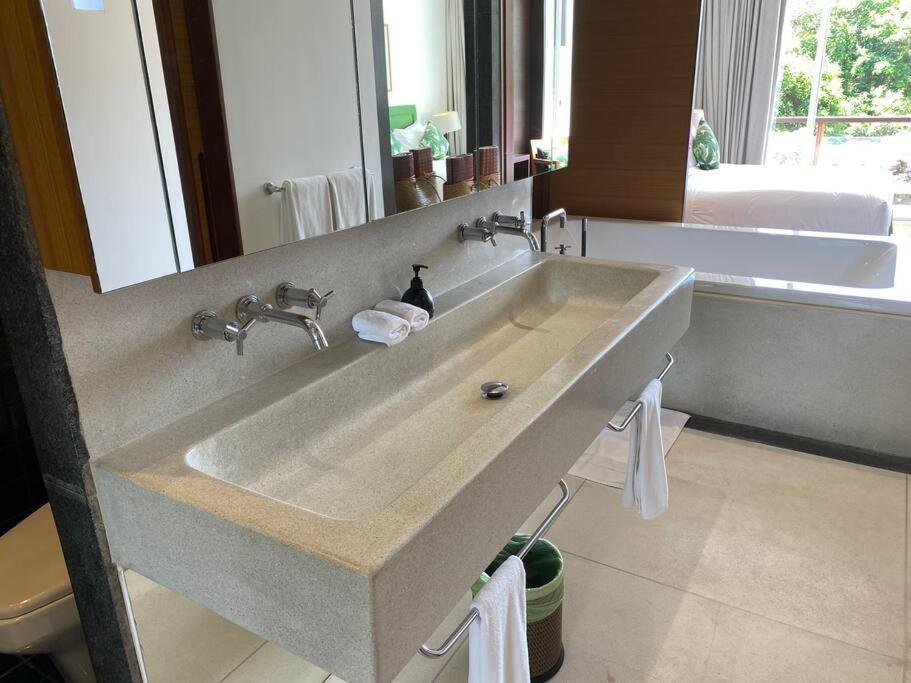 Beachfront 2 Bedroom Luxury Condo Chava Surin Exterior photo