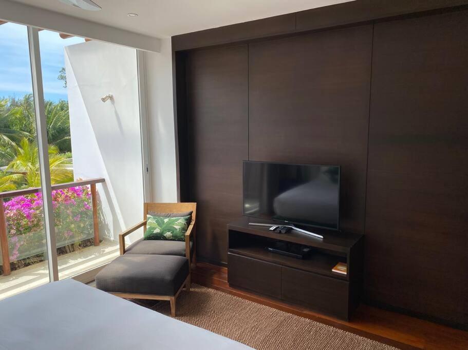Beachfront 2 Bedroom Luxury Condo Chava Surin Exterior photo